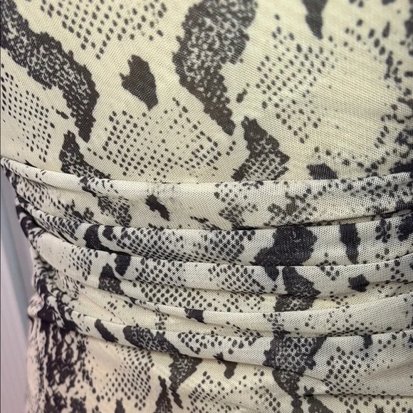 Elegant Snake Print Dress - Picture 7 of 8